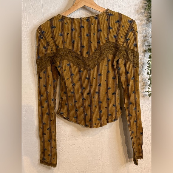 Let’s Party cardi Printed NWOT beehive - Picture 5 of 5